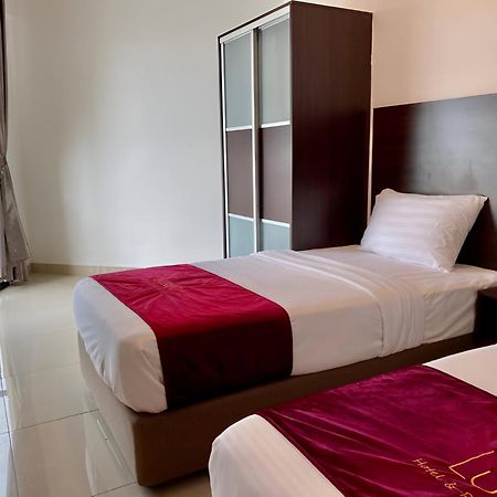 มารีน่า ไฮท์ โฮเต็ล เรสซิเดนซ์ Hotel ลุมุต ภายนอก รูปภาพ
