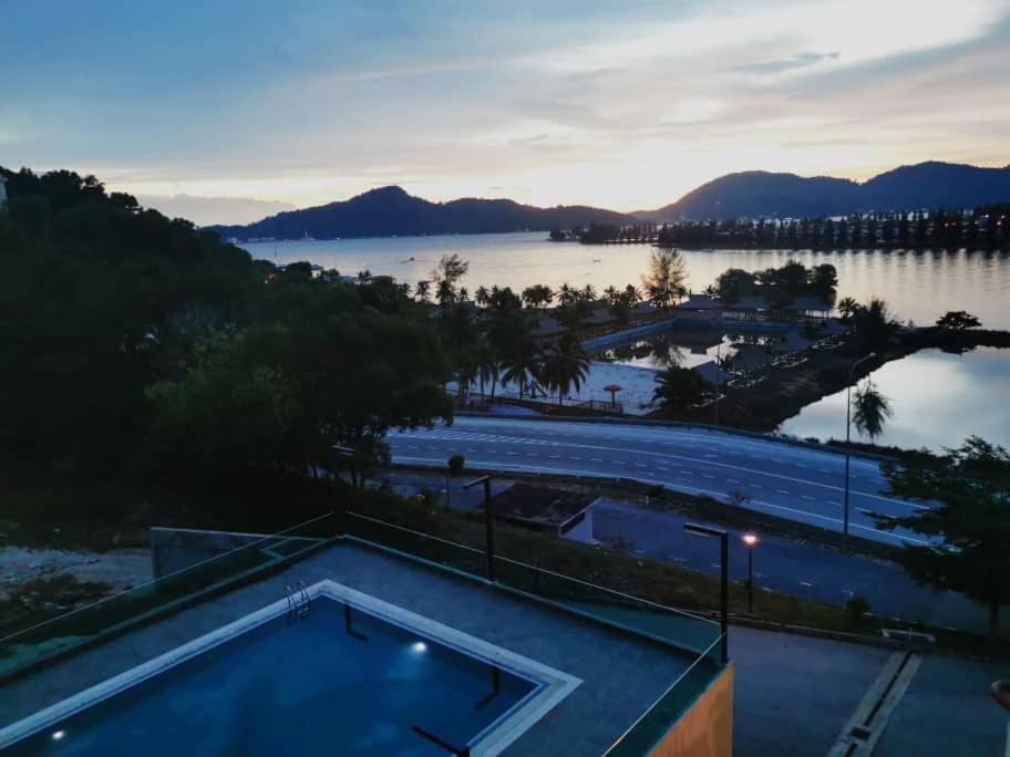 มารีน่า ไฮท์ โฮเต็ล เรสซิเดนซ์ Hotel ลุมุต ภายนอก รูปภาพ