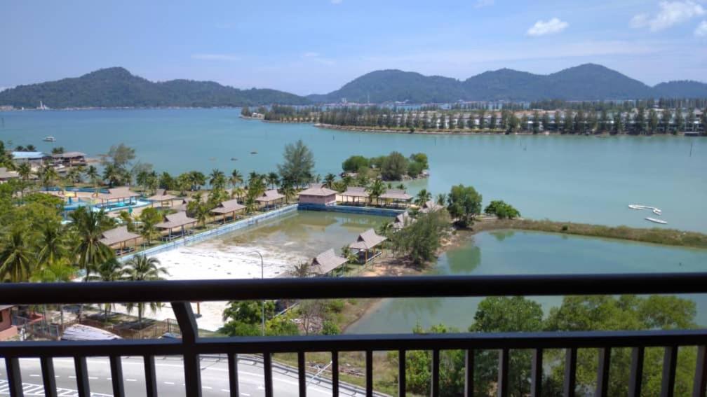 มารีน่า ไฮท์ โฮเต็ล เรสซิเดนซ์ Hotel ลุมุต ภายนอก รูปภาพ