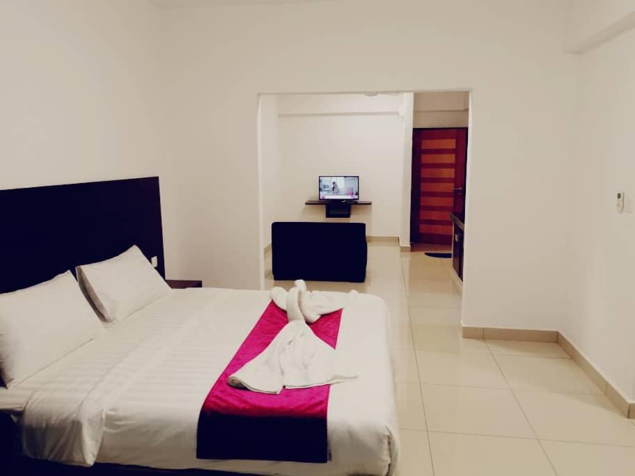 มารีน่า ไฮท์ โฮเต็ล เรสซิเดนซ์ Hotel ลุมุต ภายนอก รูปภาพ