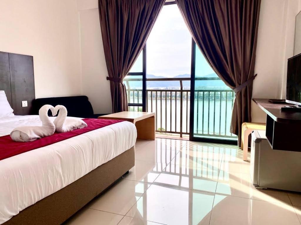 มารีน่า ไฮท์ โฮเต็ล เรสซิเดนซ์ Hotel ลุมุต ภายนอก รูปภาพ