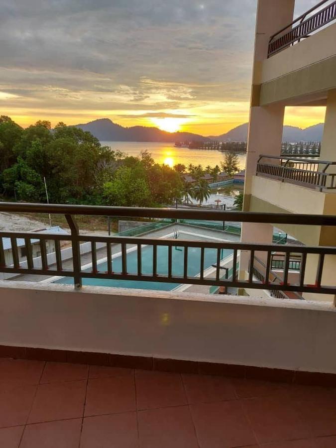 มารีน่า ไฮท์ โฮเต็ล เรสซิเดนซ์ Hotel ลุมุต ภายนอก รูปภาพ