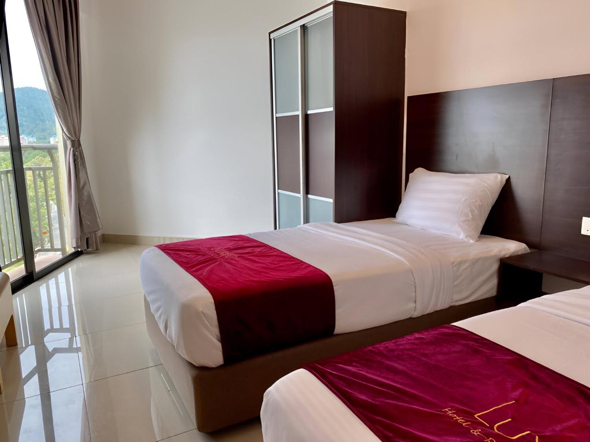 มารีน่า ไฮท์ โฮเต็ล เรสซิเดนซ์ Hotel ลุมุต ภายนอก รูปภาพ